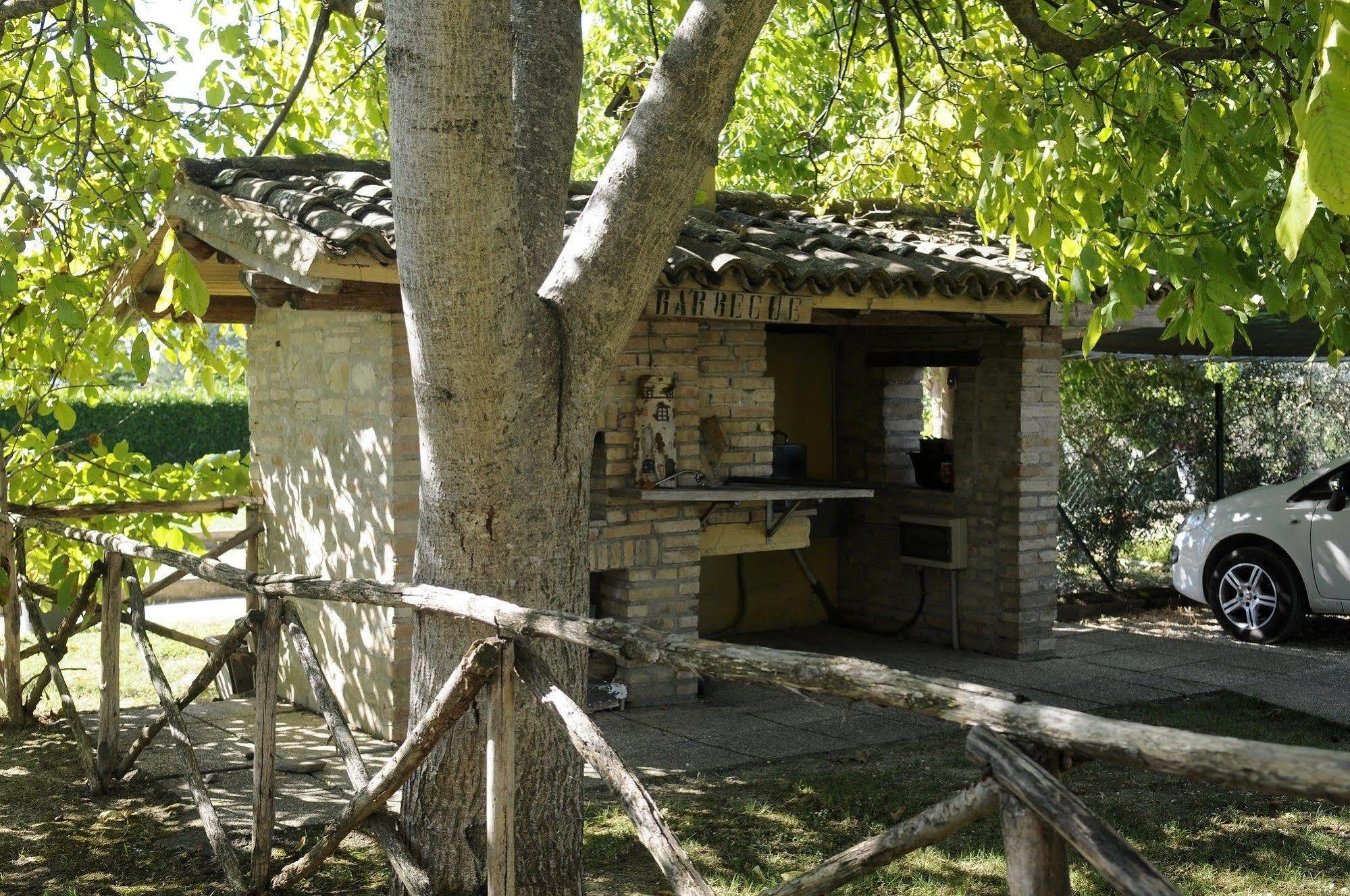 Agriturismo La Mora อัสซิซี ภายนอก รูปภาพ