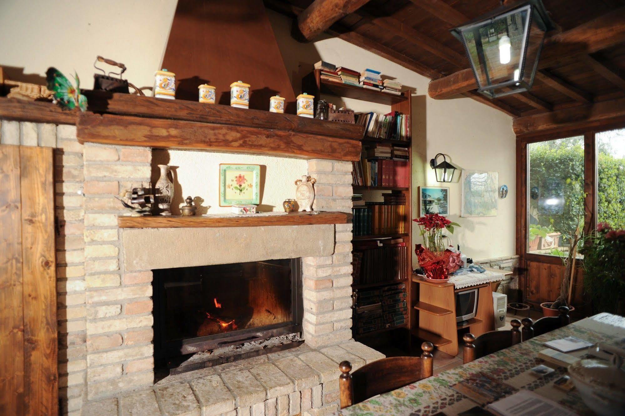 Agriturismo La Mora อัสซิซี ภายนอก รูปภาพ