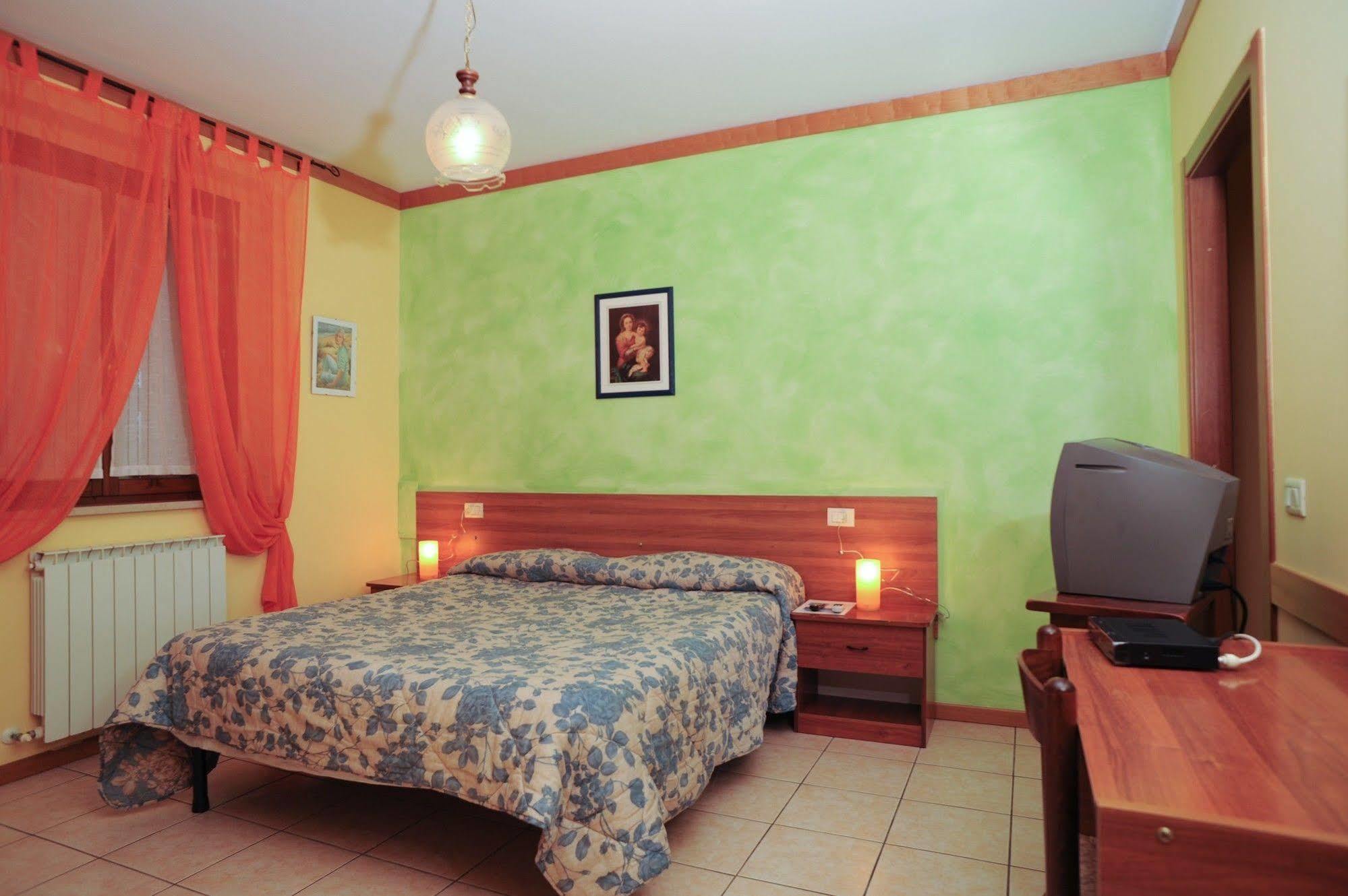 Agriturismo La Mora อัสซิซี ภายนอก รูปภาพ