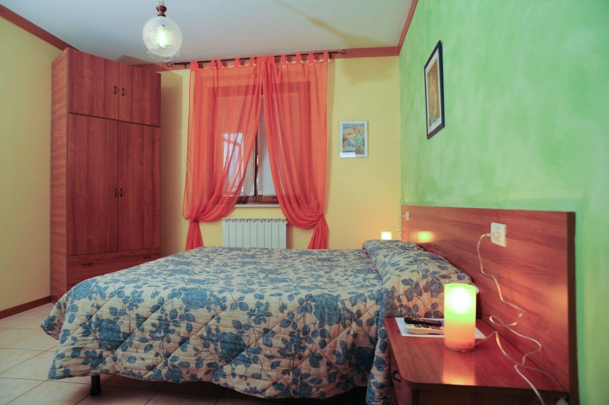 Agriturismo La Mora อัสซิซี ภายนอก รูปภาพ